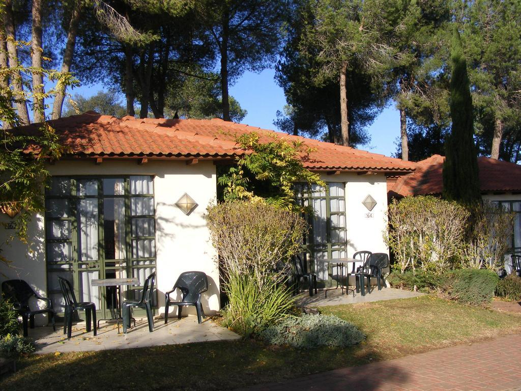 Hills Lodge *